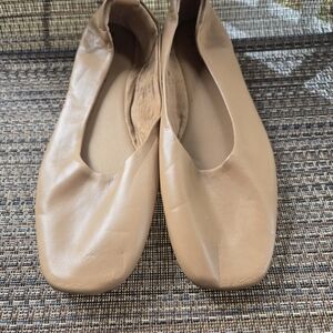 Time & Tru Chic Tan Women's Loafers Preowned